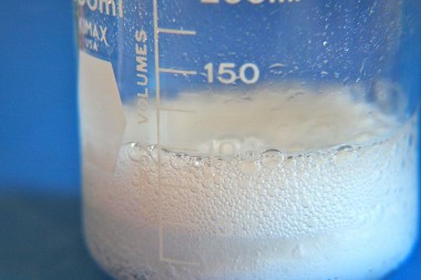 800px Baking soda and vinegar